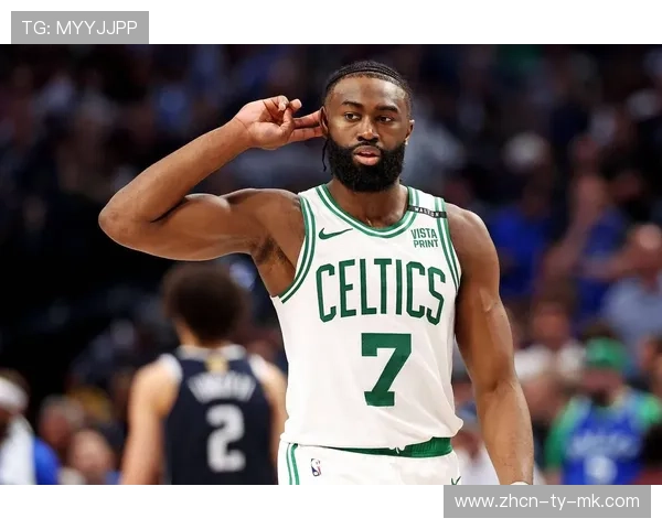 杰伦-布朗发际线事件引发热议 粉蹭对手球衣成社交媒体焦点